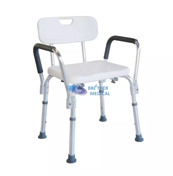 shower chairs Imagem de uma cadeira de banho confortável e de apoio projetada para idosos, proporcionando estabilidade e segurança durante o banho.